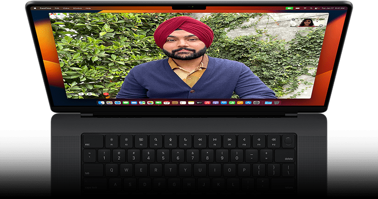 Imagen de una videollamada FaceTime en un MacBook Pro.